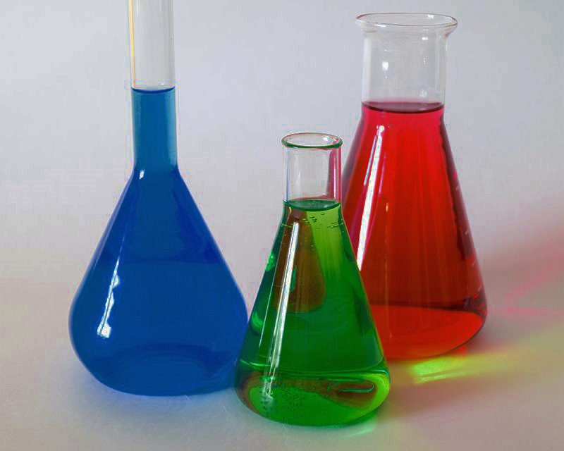 Turnierjackets werden fast immer aus Chemiefasern hergestellt.